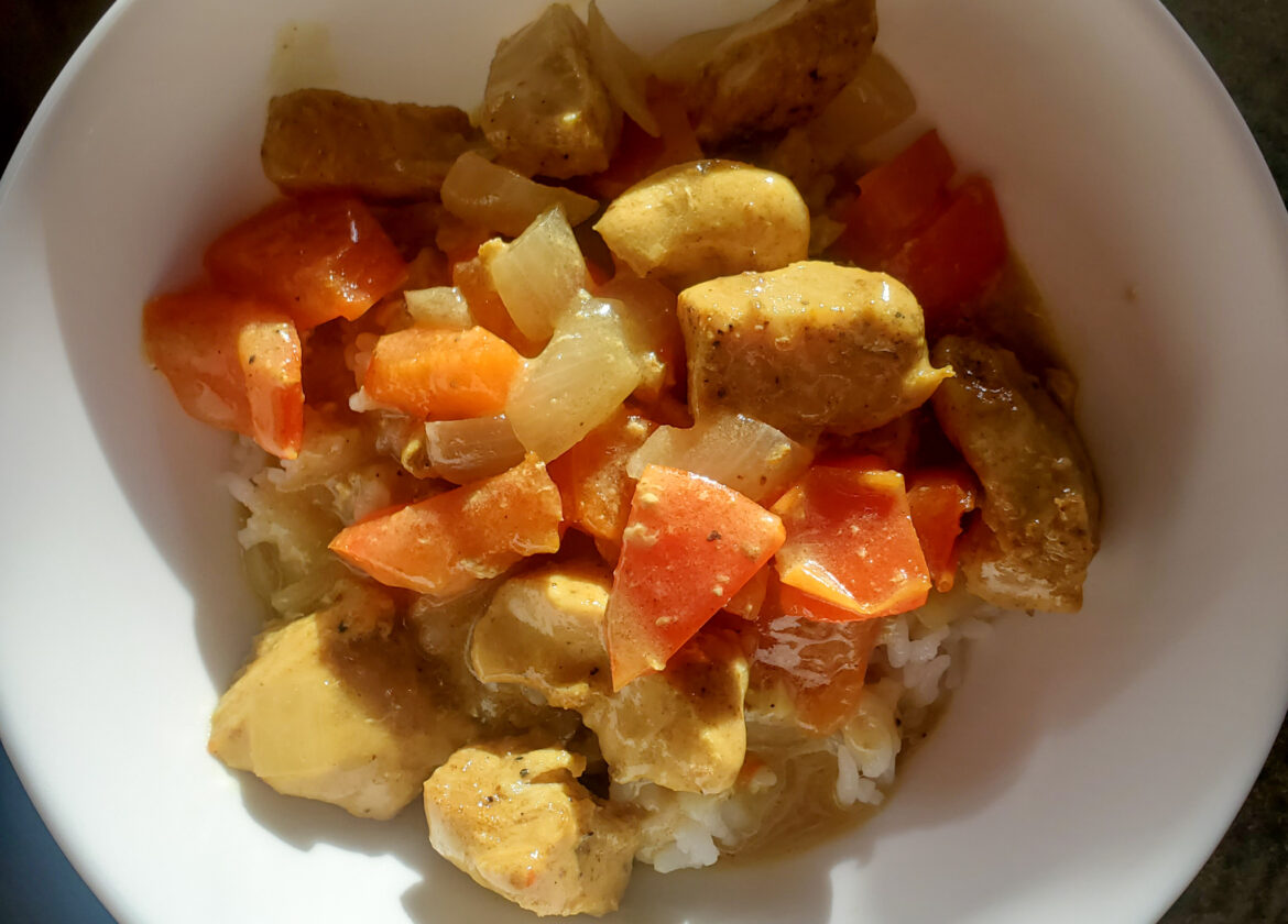 chicken curry recipe completed in a bowl.