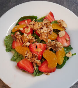 strawberry almond salad with mandarin oranges and almond coutons