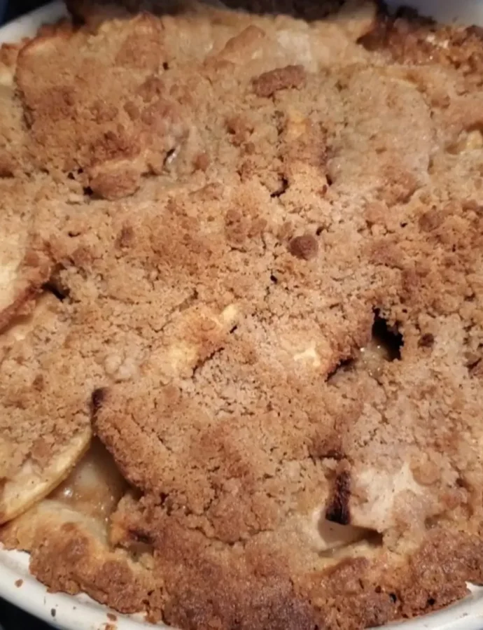 Apple and Pear Crumble Pie