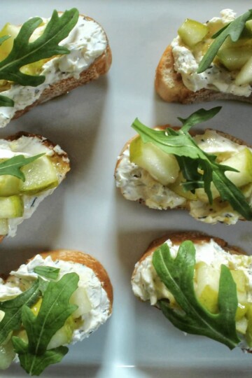 pear and arugula crostini from Cleveland cooking. pear with a vinaigrette on top of a whipped feta cheese spread.