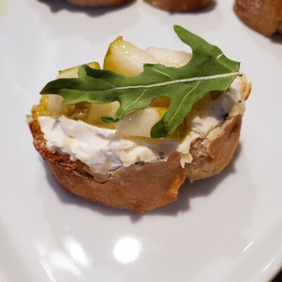 Pear and Arugula Crostini Appetizer