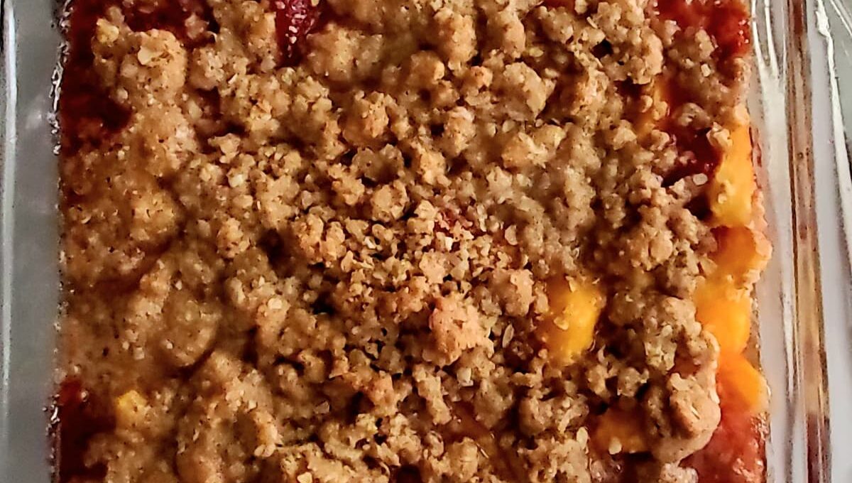 Peach and Strawberry Crumble