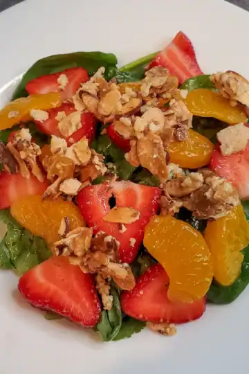 strawberry almond salad with mandarin oranges and almond croutons