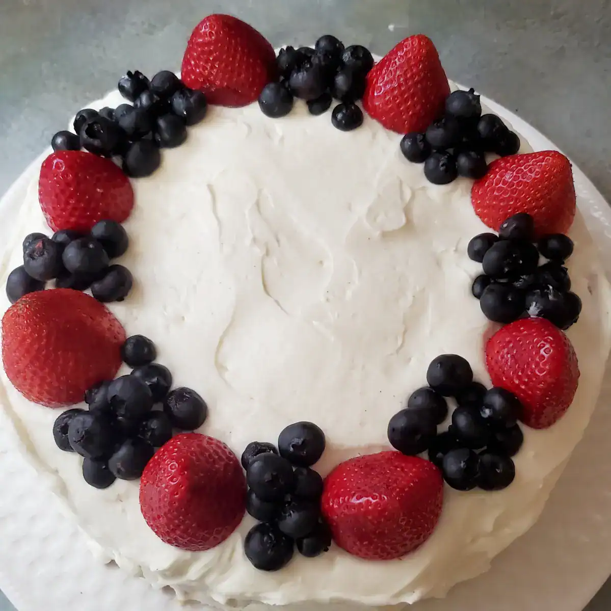 Vanilla cake with berries and Chantilly frosting.